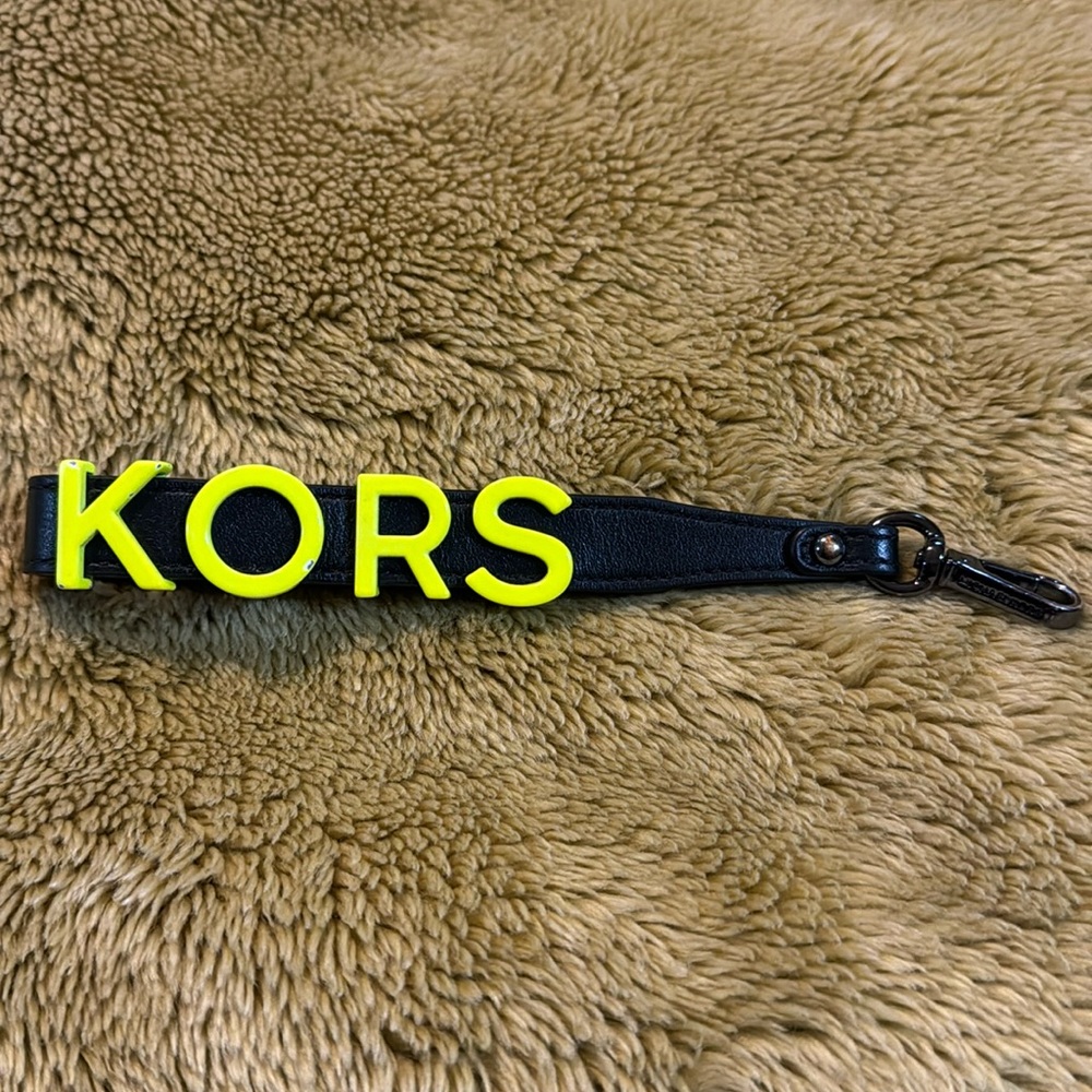 Michael Kors Green Key Chain Or Bag Charm With A Few Scratches - Picture 1 of 6